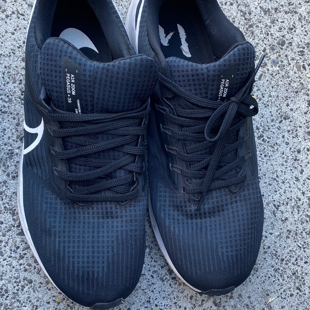 Nike Men's Black Athletic Sneakers